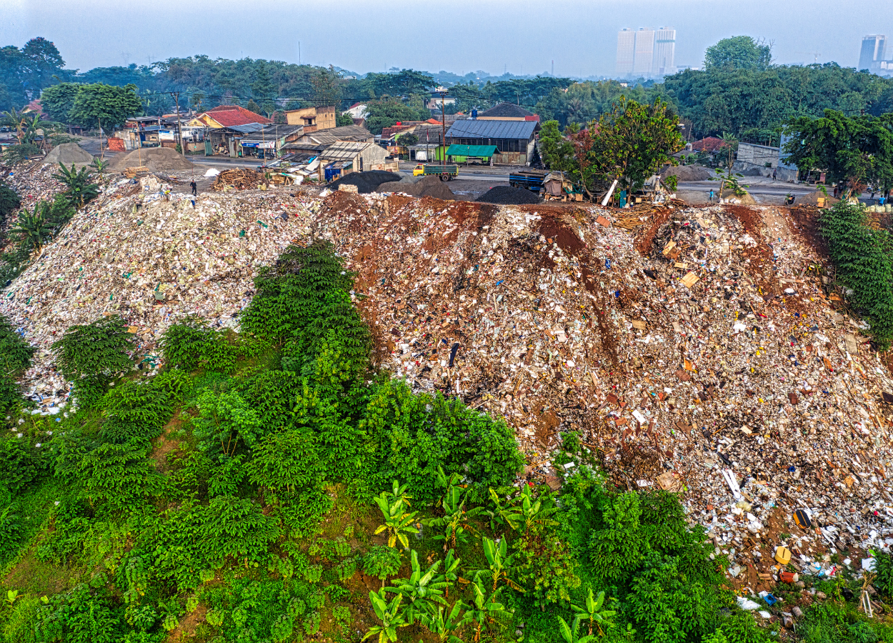 Mantan Kadis LH Jakarta Asep Kuswanto Jadi Tersangka Kasus Longsor Sampah Bantargebang 7 Tewas - IndoBisnisNews.com