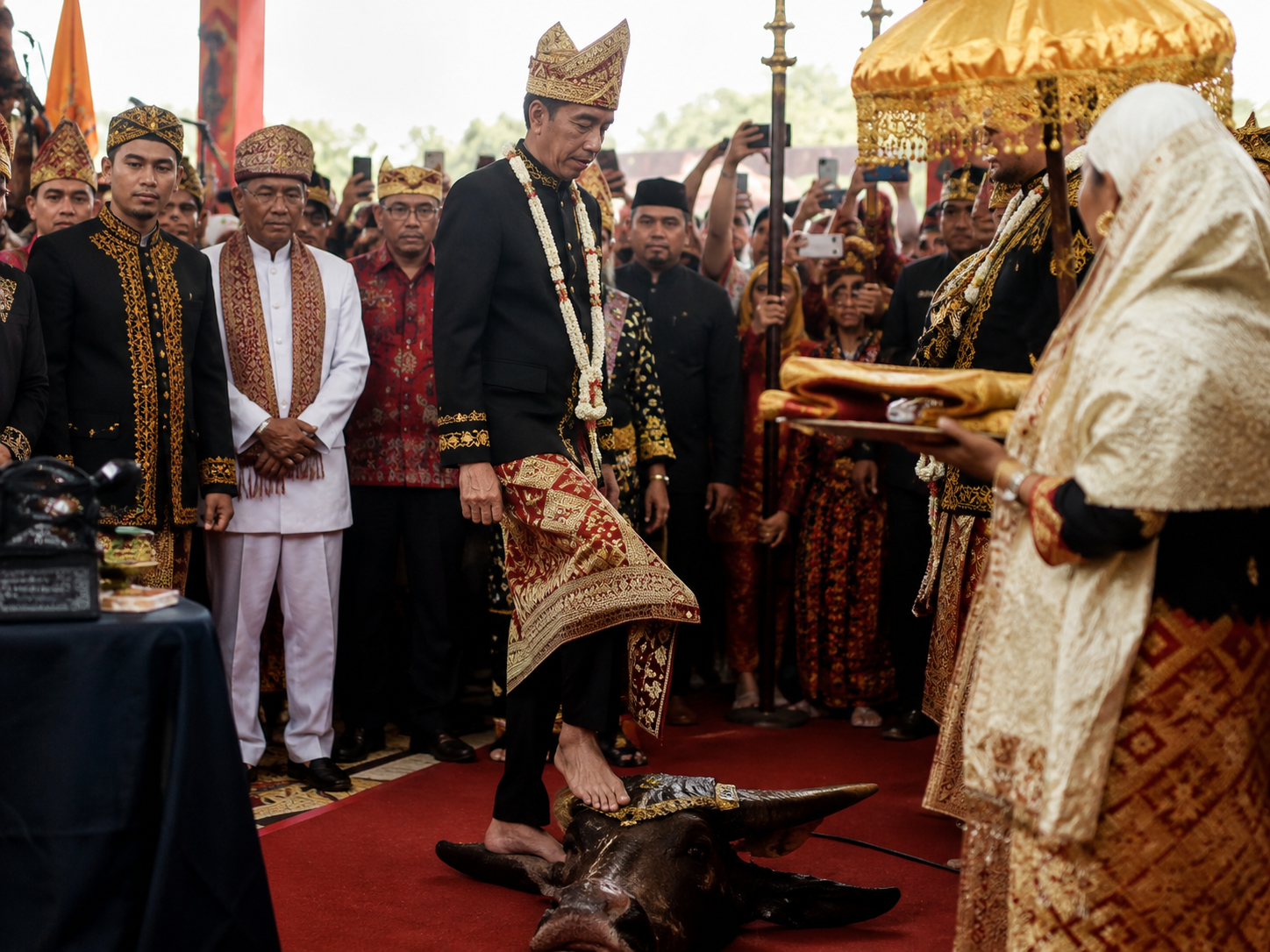 Ritual Injak Kepala Kerbau Jokowi Dinilai Pengamat Sarat Simbol Politik terhadap PDIP