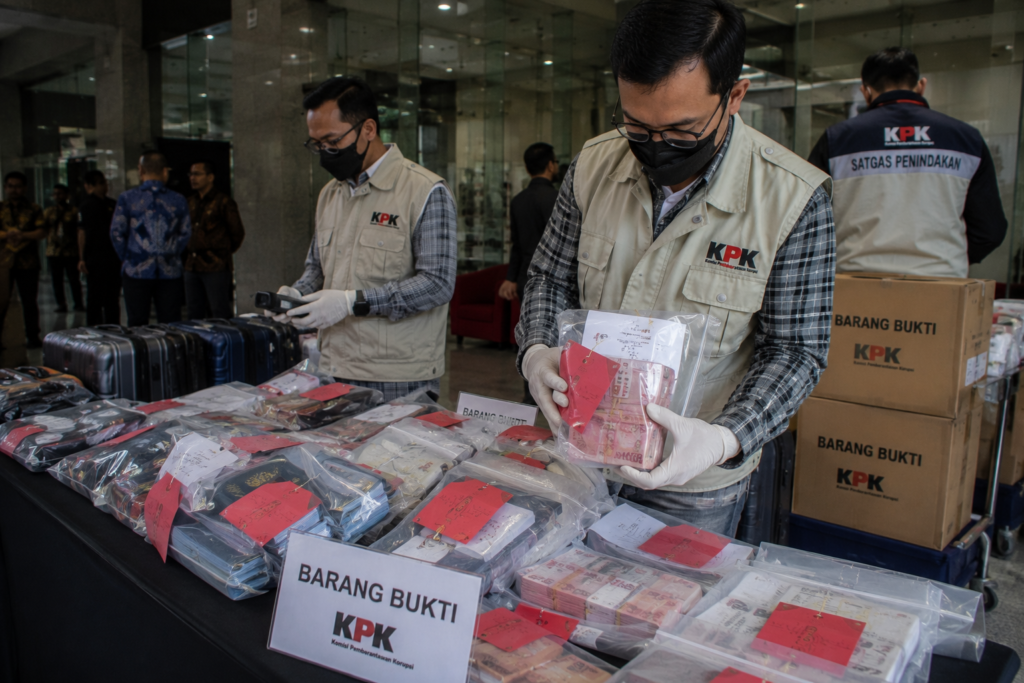 KPK Amankan Sejumlah Barang Bukti dalam Kasus Pemerasan Izin Tinggal WNA