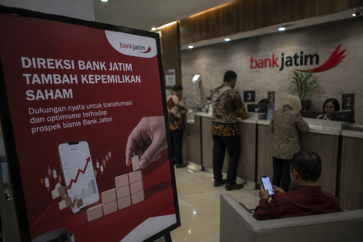 Direksi Tambah Kepemilikan Saham, Bank Jatim Tegaskan Komitmen Dukung Transformasi Perusahaan
