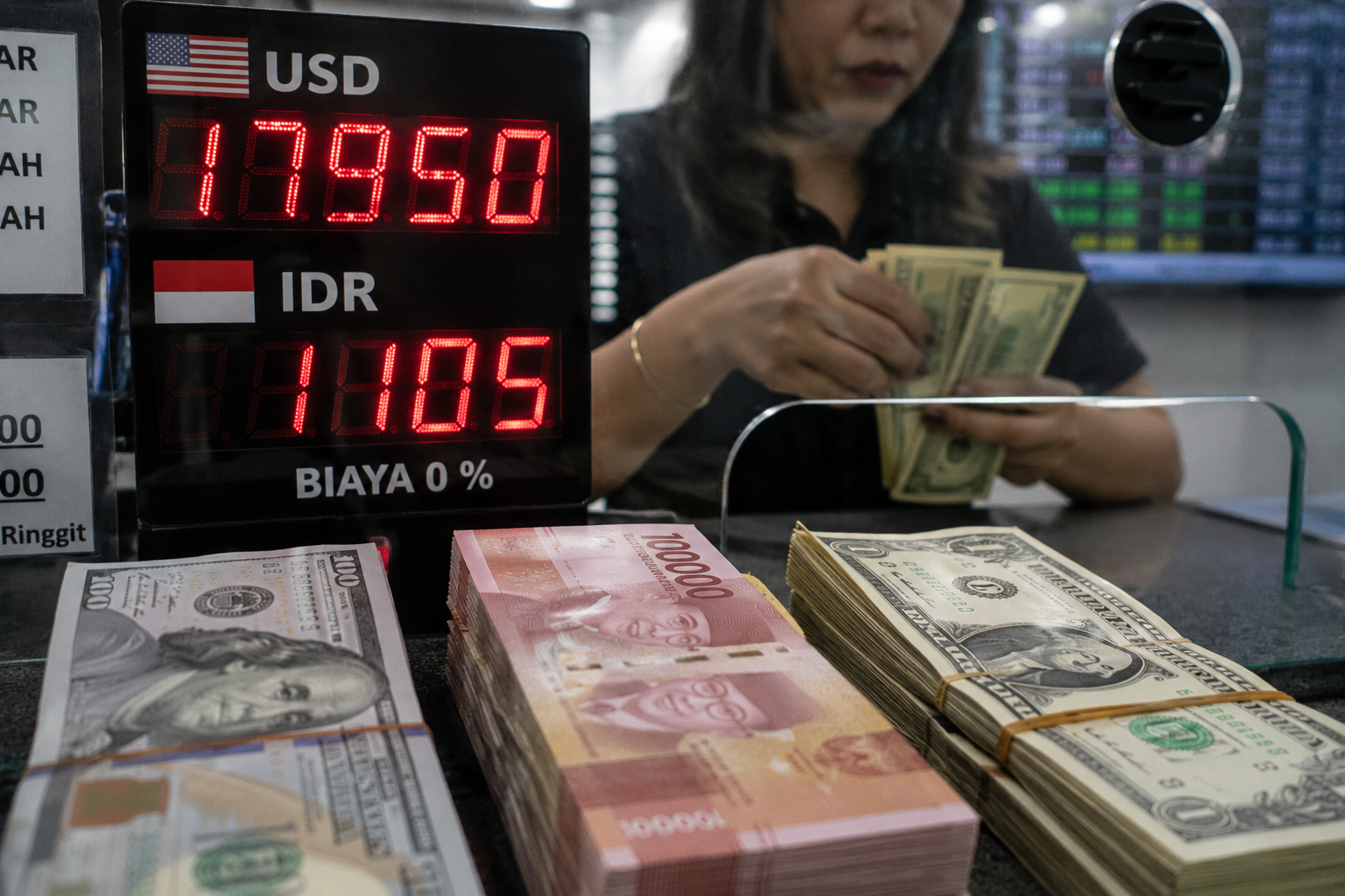 IHSG Menguat di Awal Pekan Meski Rupiah Melemah ke Rp17.985 per Dolar AS